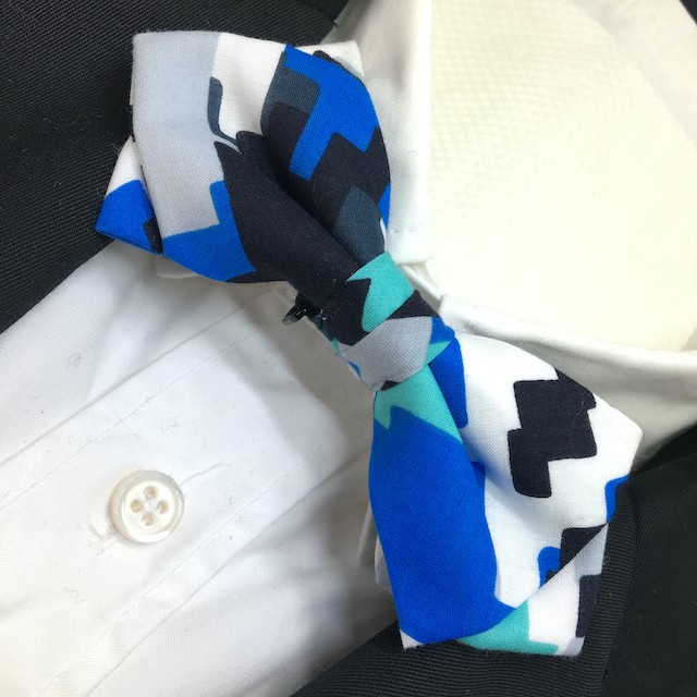 【送料込み】モザイク柄蝶ネクタイ 青 蝶タイ ボウタイ