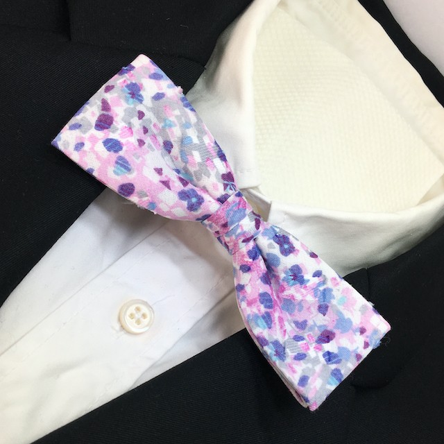 【送料込み】花弁モザイク蝶ネクタイ 花柄 蝶タイ ボウタイ スクエアタイプ ピンク