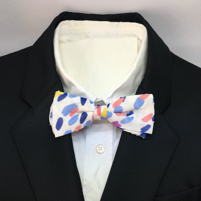 【送料込み】花弁柄ボウタイ 蝶ネクタイ 蝶タイ 白 花柄