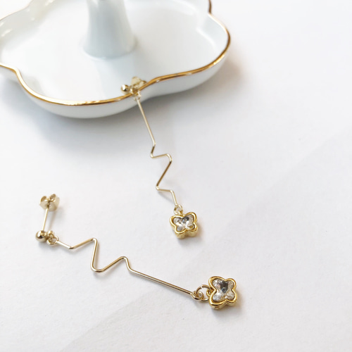 スワロフスキー バタフライ ギザギザ ロング ピアス イヤリング