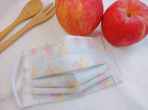 夏マスク 涼しい  爽やか  かわいい  Wガーゼ  ノーズワイヤープリーツ リンゴ 2枚目の画像
