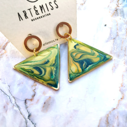 [Artemiss] 彩綠的吹拂・三角藝術油彩耳環 第2張的照片