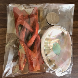 希少な【レッドアバロンシェル】&【天然木の台座】SET 2枚目の画像