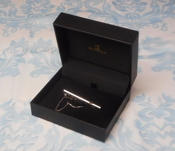 シルバーネクタイピン（SV950-002） ◆名入れ・メッセージが刻印でき、あなたの想いをお届けします。                                     各面を斜めにカットし、トップ部分と先端・後尾の面を鏡面 Q1988958931(15136円)