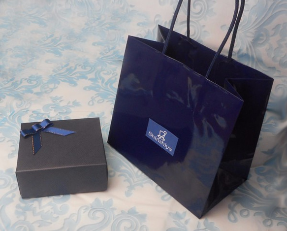 シルバーネクタイピン（SV950-002） ◆名入れ・メッセージが刻印でき、あなたの想いをお届けします。                                     各面を斜めにカットし、トップ部分と先端・後尾の面を鏡面 Q1988958931(15136円)