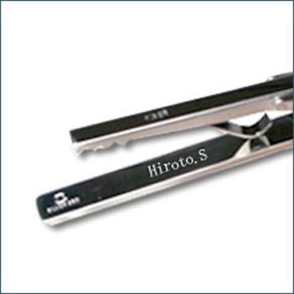 シルバーネクタイピン（SV950-002） ◆名入れ・メッセージが刻印でき、あなたの想いをお届けします。                                     各面を斜めにカットし、トップ部分と先端・後尾の面を鏡面 Q1988958931(15136円)