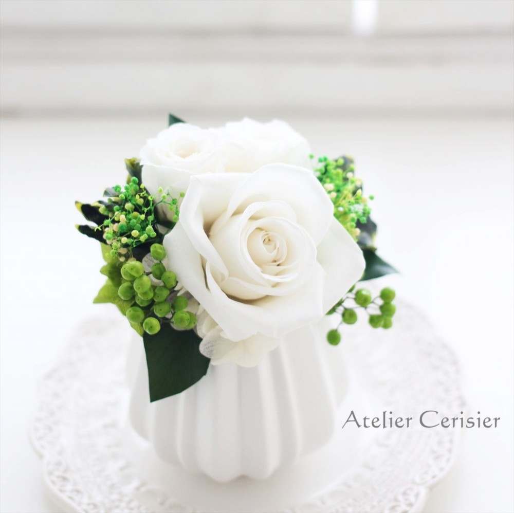 プリザーブドフラワー＜フルーレット＞ホワイト グリーン バラ ミニアレンジ お供え花 仏花 4,182円