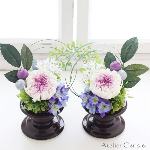 【特割】大輪菊の仏花Ｓサイズ （白紫菊）一対（2個1セット）お供え花 プリザーブドフラワー 1枚目の画像