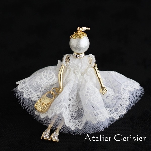 ☆ドールアクセサリー ホワイトレース ロマンティックチュチュ＜ダンテル＞バッグチャーム