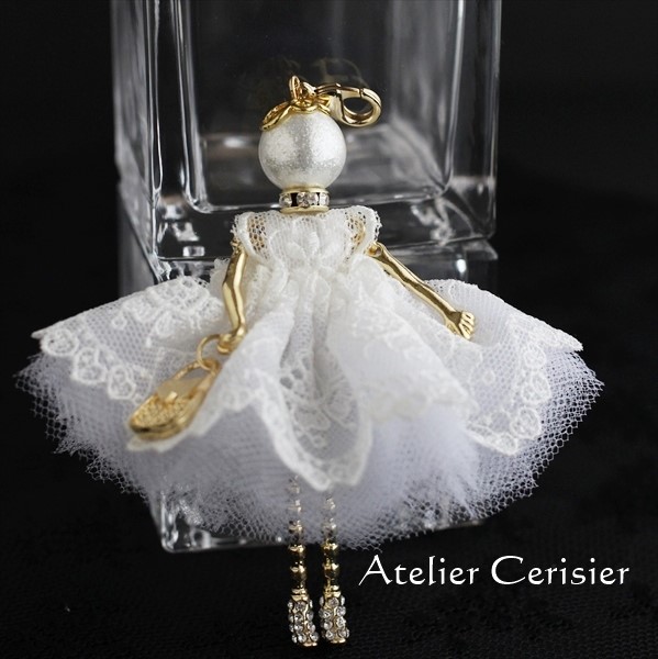 ☆ドールアクセサリー ホワイトレース ロマンティックチュチュ＜ダンテル＞バッグチャーム