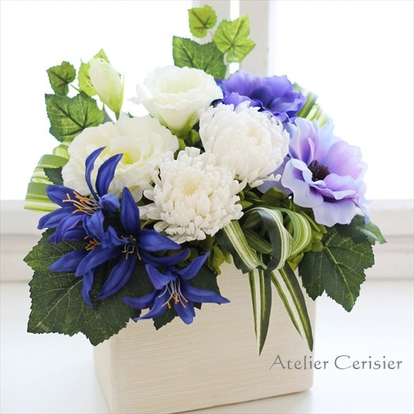 白菊とアネモネの仏花 Mサイズ（白×青）お供え花 プリザーブドフラワー#2 3枚目の画像
