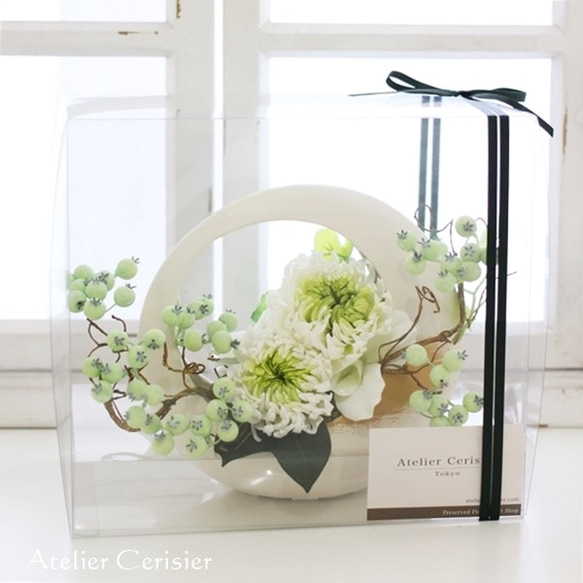 大輪菊の仏花＜あけぼの Mサイズ＞お供え花 プリザーブドフラワー ホワイト×グリーン 4枚目の画像
