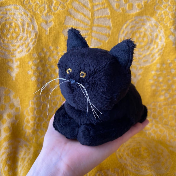 香箱座りのくろさん ぬいぐるみ ころくろ工房 通販 9213838｜Creema