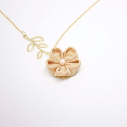 Tsumami Zaiku: Gold Plum Flower & leaves 16KGP Necklace 2枚目の画像