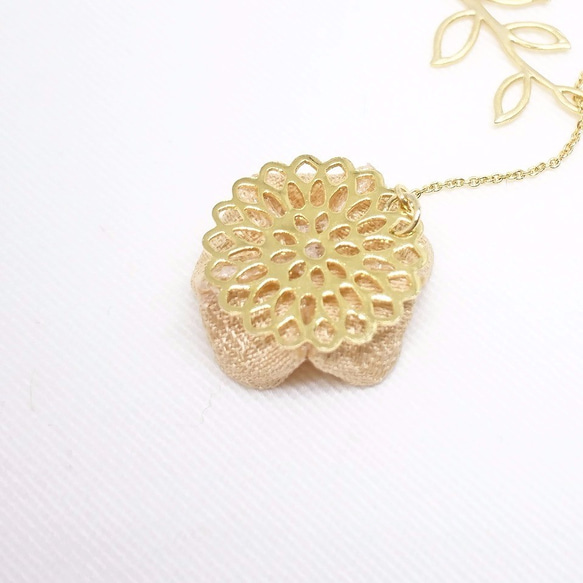 Tsumami Zaiku: Gold Plum Flower & leaves 16KGP Necklace 3枚目の画像