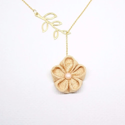 Tsumami Zaiku: Gold Plum Flower & leaves 16KGP Necklace 4枚目の画像