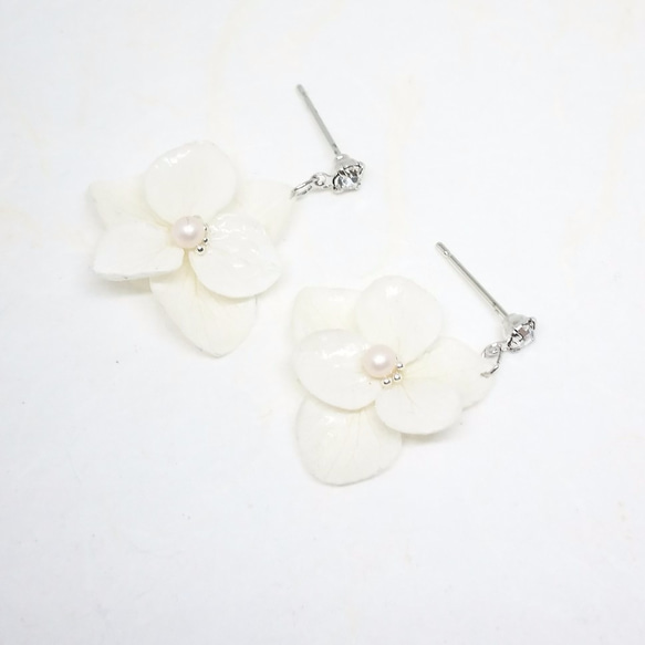 美しい本物の花を夢：エレガントな白いアジサイ/アジサイ糸の弓のイヤリング（prewedding /結婚） 3枚目の画像