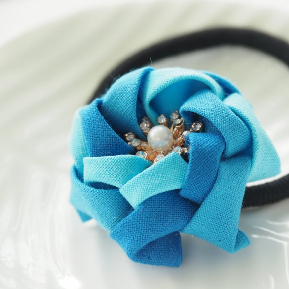 【優雅從容的花韻旋律】 氣質藍髮圈, 橡筋, 髮飾 つまみ細工: 日系和風手工布花 (全6色) 第2張的照片