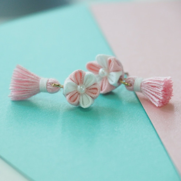 可愛馬卡龍糖果色雙色(粉紅, 白) 小花流蘇耳針耳環 つまみ細工: 日系和風手工布花 (全3色) 第2張的照片