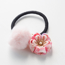 可愛粉彩和柄縮緬布花毛毛球髮圈橡筋 客製 つまみ細工 第3張的照片