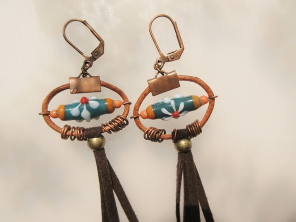 ＊◇再販◇＊Indian style＊お花ビーズ◆◇フレンチフックピアス◆◇brown◆◇ 2枚目の画像