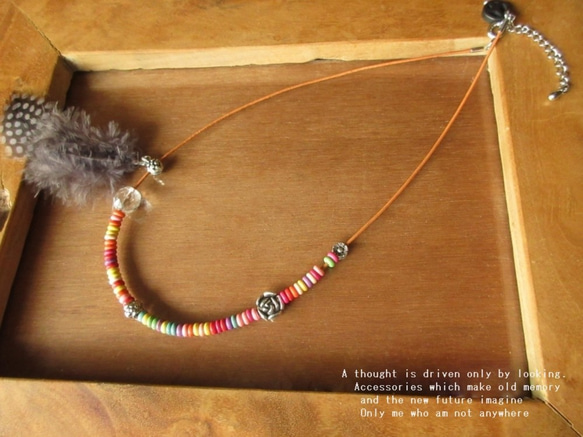 sale！ Feather＊Colorful beads＊本革紐＊ネックレス 1枚目の画像