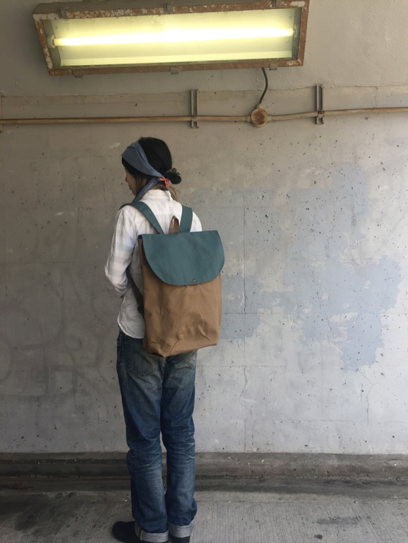 Mockney Rucksack モックニー　リュックサック　Mサイズ　ベージュ/ブルー 1枚目の画像