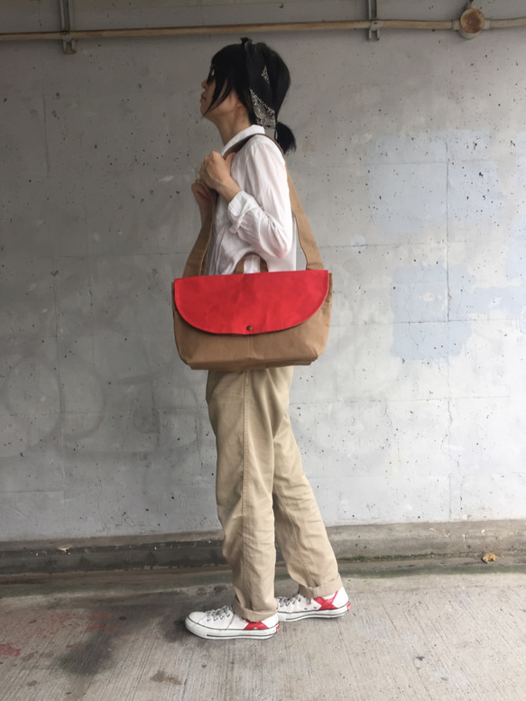 Salford Satchel Bag サルフォード　サッチェル　バッグ　Sサイズ　ベージュ/レッド 1枚目の画像