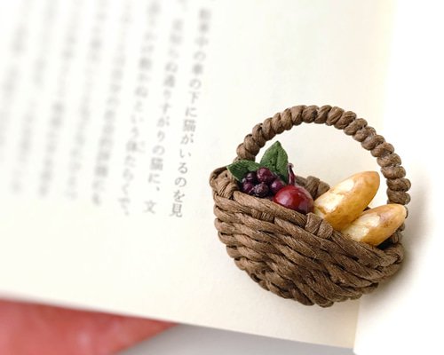 ブローチ】赤ずきん オオカミ アンティークゴールド コサージュ