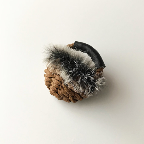 冬季籃子包胸針《皮革與皮草》輕系列 第3張的照片