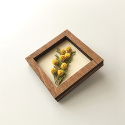 植物標本のブローチ 《mimosa》 ウォルナットフレーム 4枚目の画像