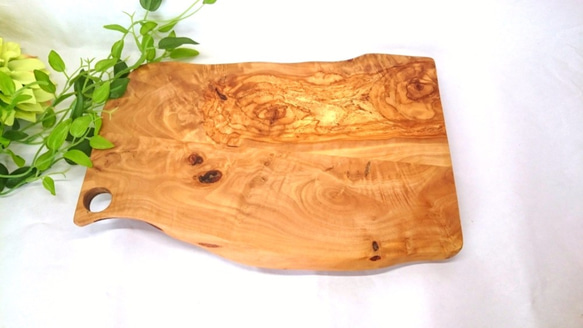 オリーブの木　カッティングボード　~Leccino~　２ 2枚目の画像