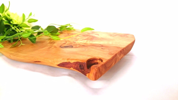 オリーブの木　カッティングボード　~Leccino~　２ 3枚目の画像
