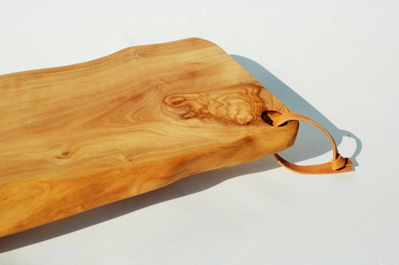 オリーブの木　カッティングボード　 1枚目の画像