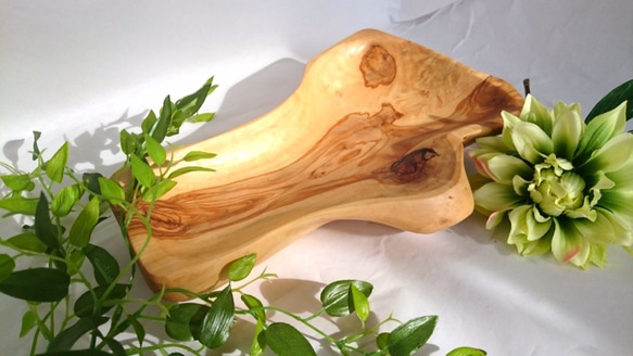 小豆島産オリーブの木　手彫り皿　2 1枚目の画像