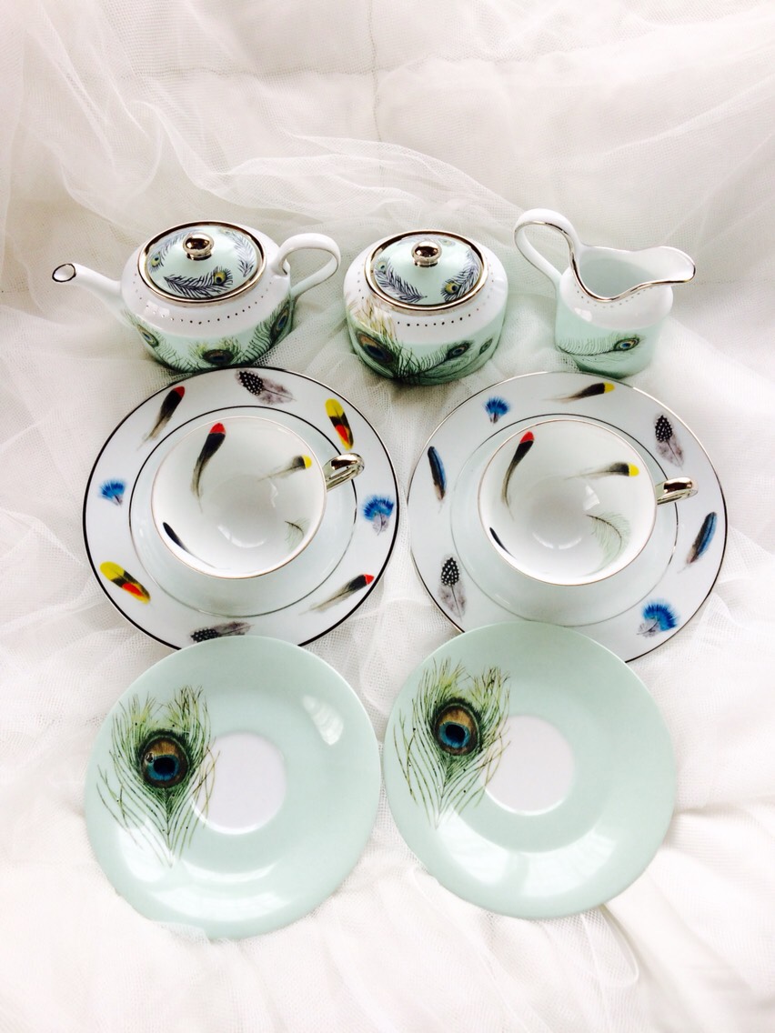 孔雀羽と爽やかグリーンのティーセット