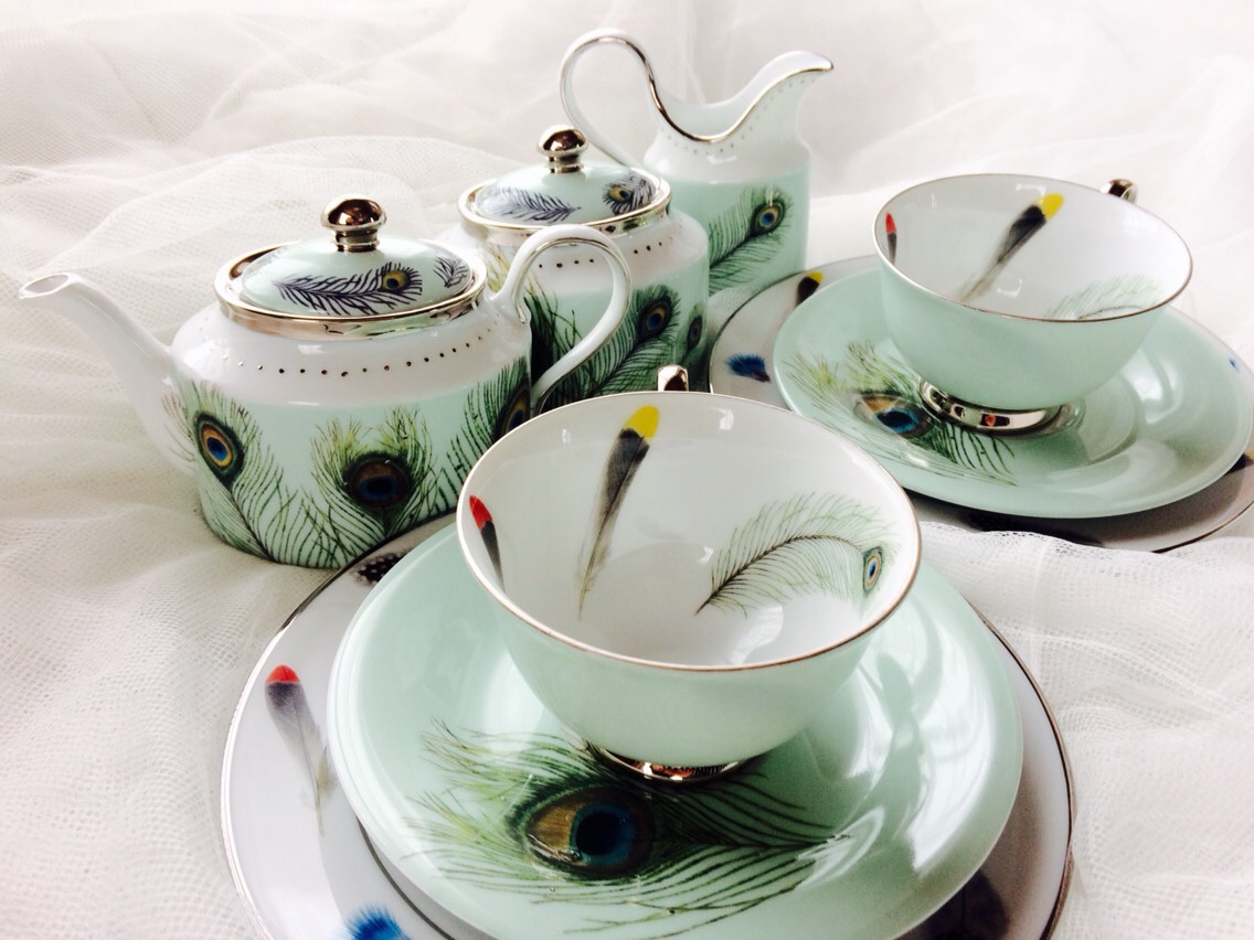 孔雀羽と爽やかグリーンのティーセット