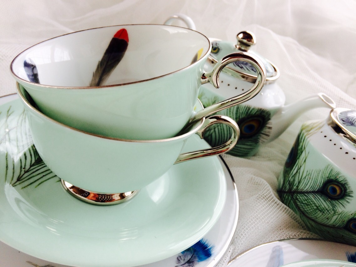 孔雀羽と爽やかグリーンのティーセット