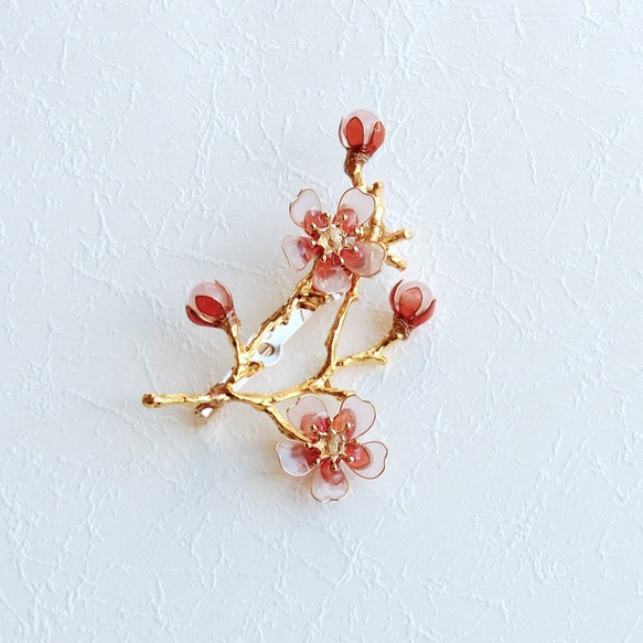 桜の小枝のブローチ 1枚目の画像