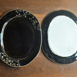 炭化シラス黒・唐草紋 楕円リム小皿（オーバルプレート）取り皿 6枚目の画像