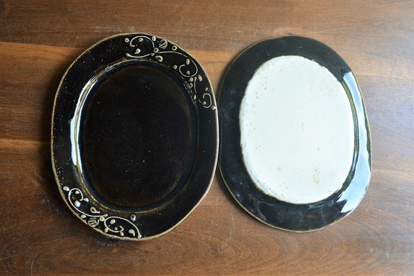 炭化シラス黒・唐草紋 楕円リム小皿（オーバルプレート）取り皿 6枚目の画像