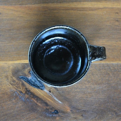 窯変虹彩黒 唐草紋　お洒落なマグカップ(銀マット) 3枚目の画像