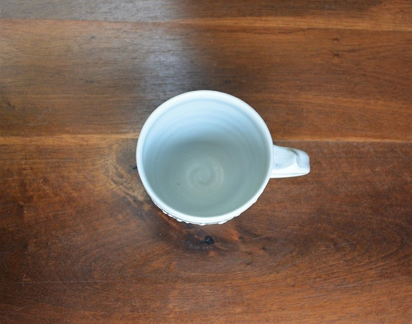 イッチン白唐草紋 薄墨マグカップ 3枚目の画像