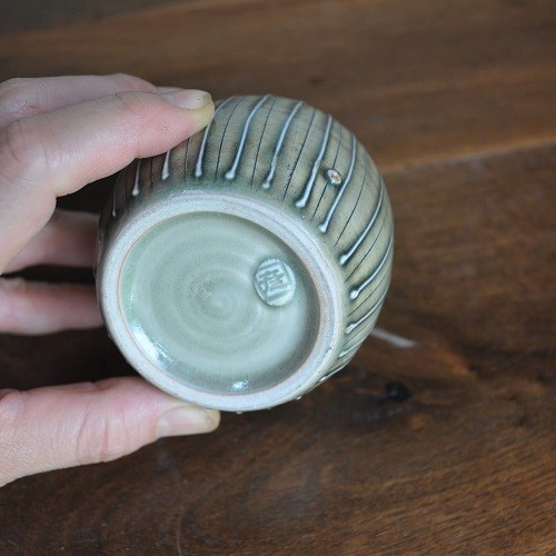 未使用・新品 手作り陶器 花瓶 白茶ストライプ 未使用・新品 手作り陶器 花瓶 白茶ストライプ