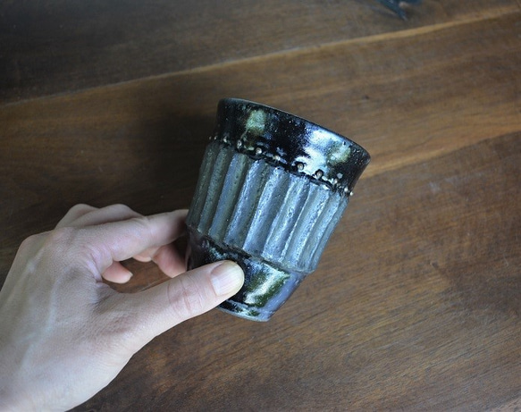 窯変虹彩黒  真鍮ポッチ フリーカップ(酒器)・中 2枚目の画像