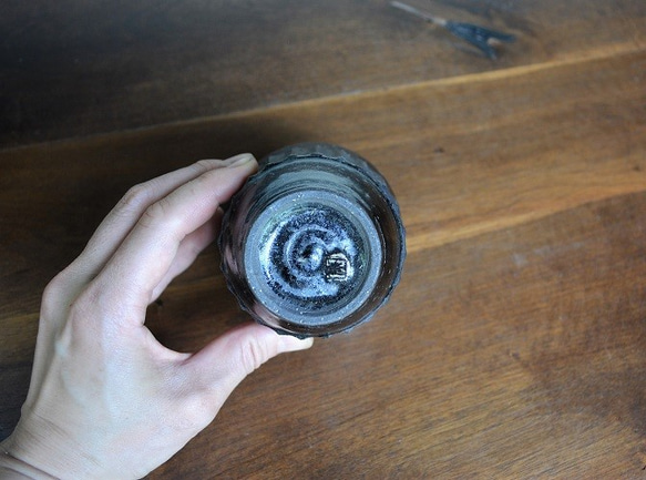 窯変虹彩黒  真鍮ポッチ フリーカップ(酒器)・中 4枚目の画像