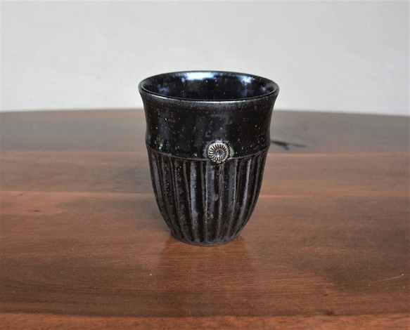 窯変虹彩黒　アンモナイト紋しのぎカップ(小)酒器 1枚目の画像