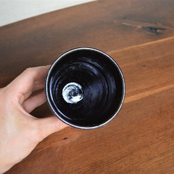 窯変虹彩黒　アンモナイト紋しのぎカップ(小)酒器 4枚目の画像
