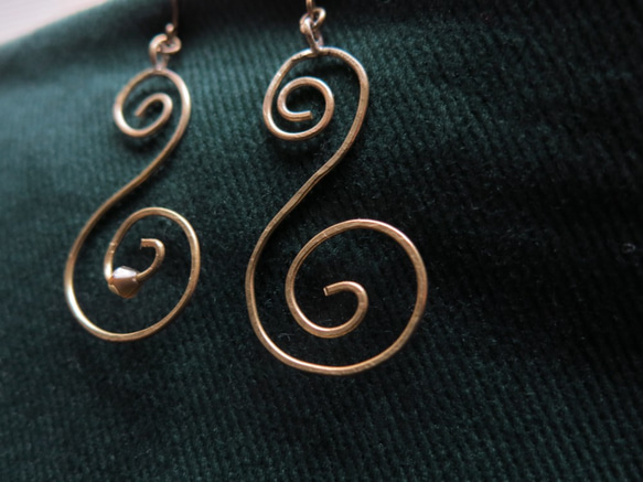 henna的旋轉線 耳環 第3張的照片