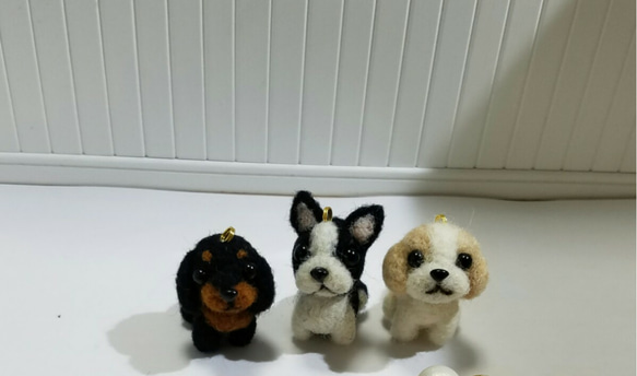 オーダーキーホルダー★羊毛フェルトオーダー愛犬ネーム入りヌメ革キーホルダー★ハンドメイド★あみぐるみ。愛犬雑貨メモリアル 2枚目の画像